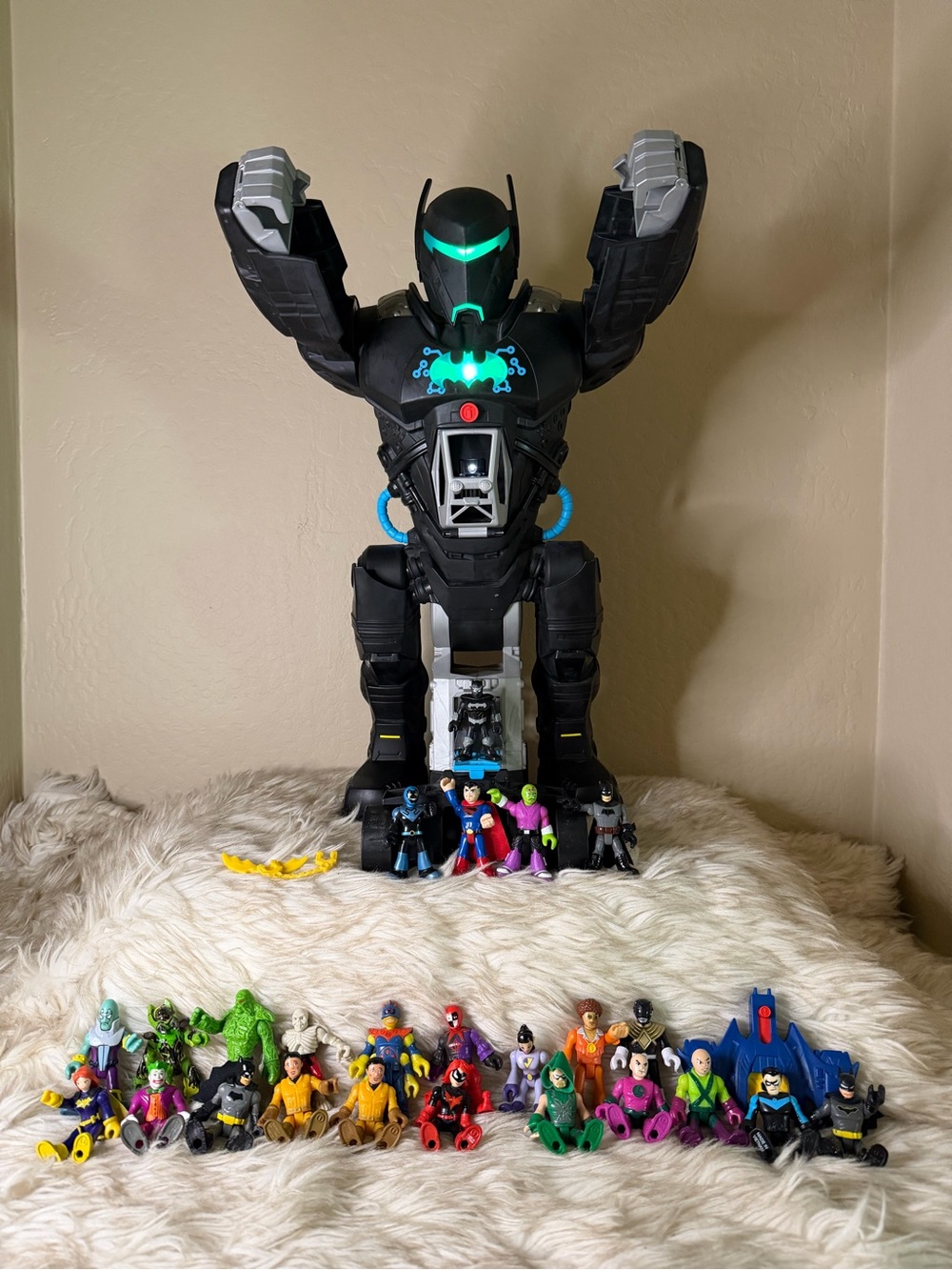 Imaginext DC Super Friends Batbot Extreme Batman Playset + 20+ Figures Lot